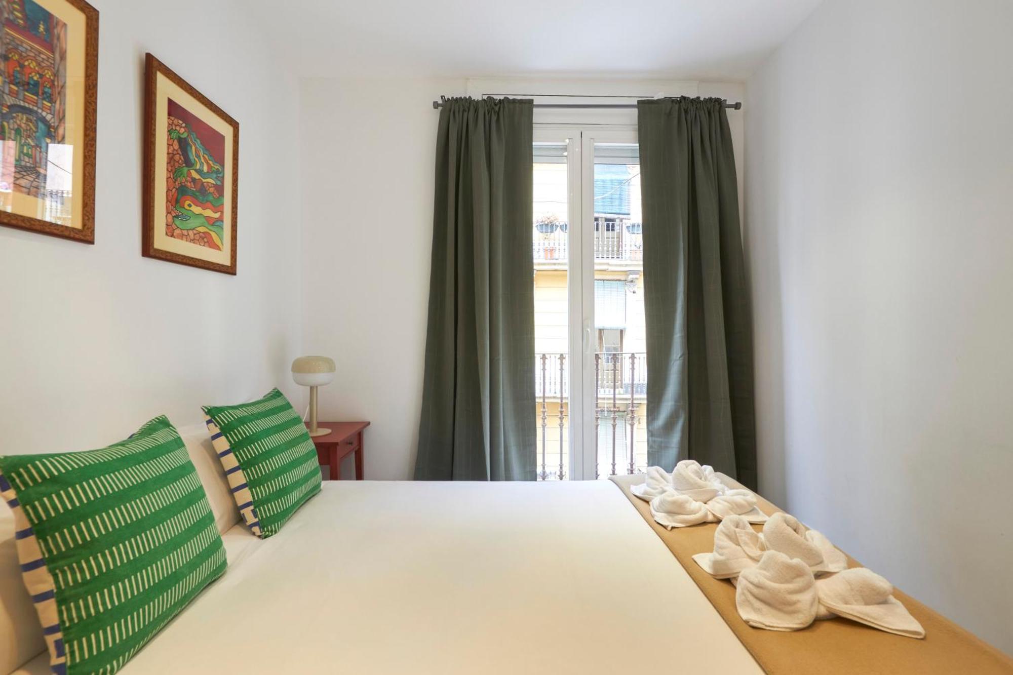 64 Apartment In A Typical Barcelona'S Old Building Eksteriør billede