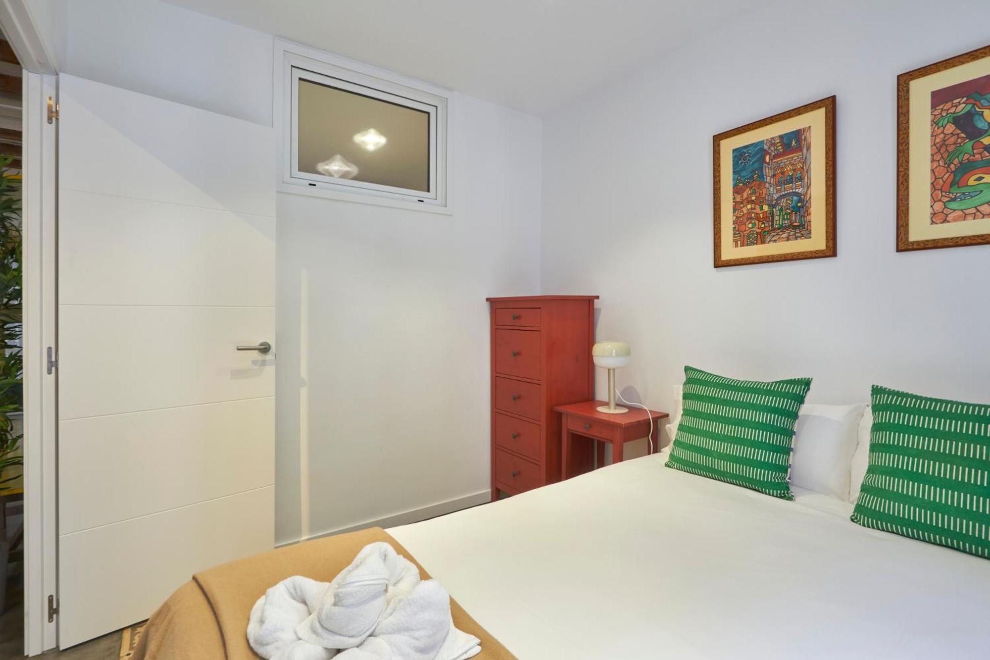64 Apartment In A Typical Barcelona'S Old Building Eksteriør billede